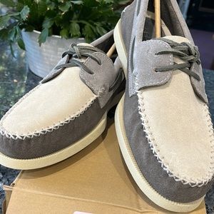 Sperry suede grey shoe
